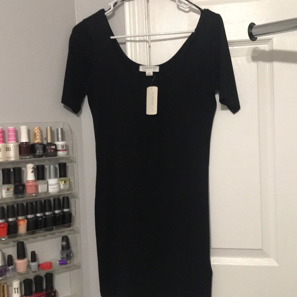 Black bodycon dress